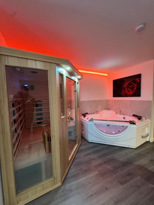 Nuit Defendue - Jacuzzi - Sauna - By Primo C0Nciergerie Турню Экстерьер фото